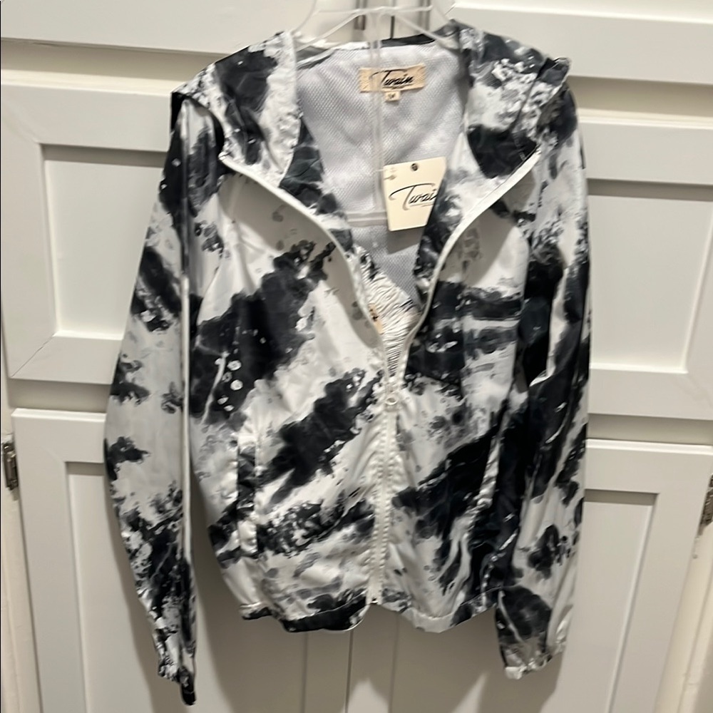 Tornado Black and White Jacket and shorts set jr medium 🙌